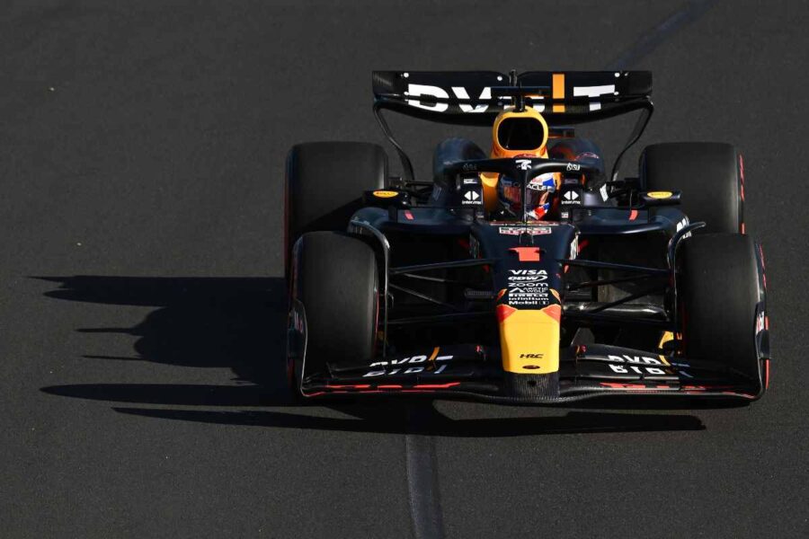 F1 Max Verstappen in pole a Melbourne