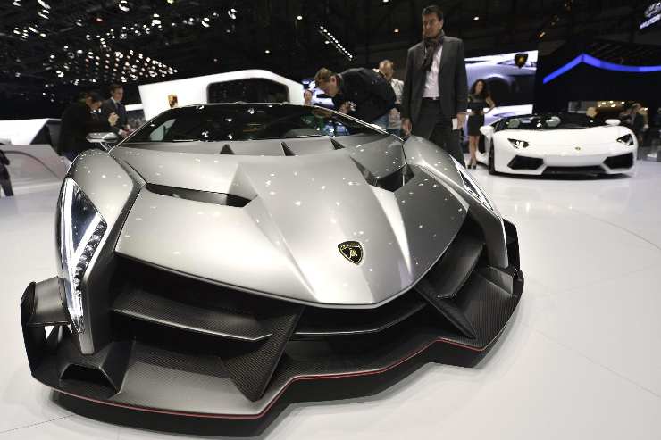 Lamborghini Veneno Roadster prezzo folle