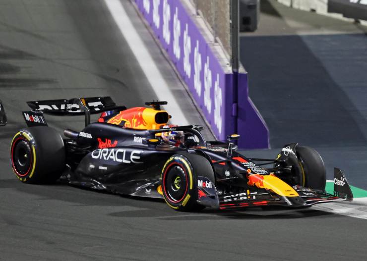 Max Verstappen riprende Hamilton e Schumacher