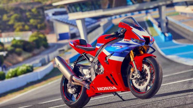 Yamaha R1 Honda CBR1000RR novità moto sportiva