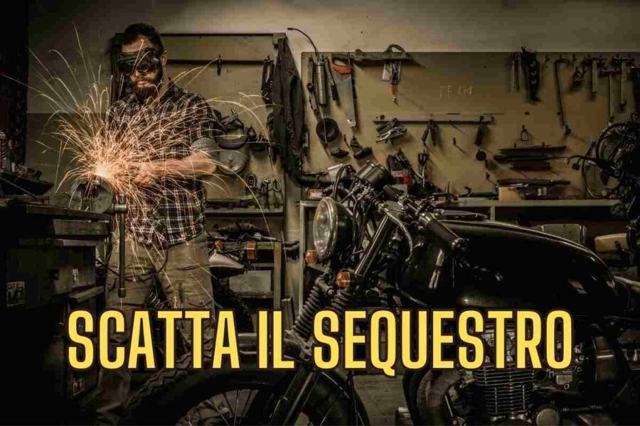 Si costruisce un motorino in casa, la Polizia glielo sequestra: la scoperta diventa virale