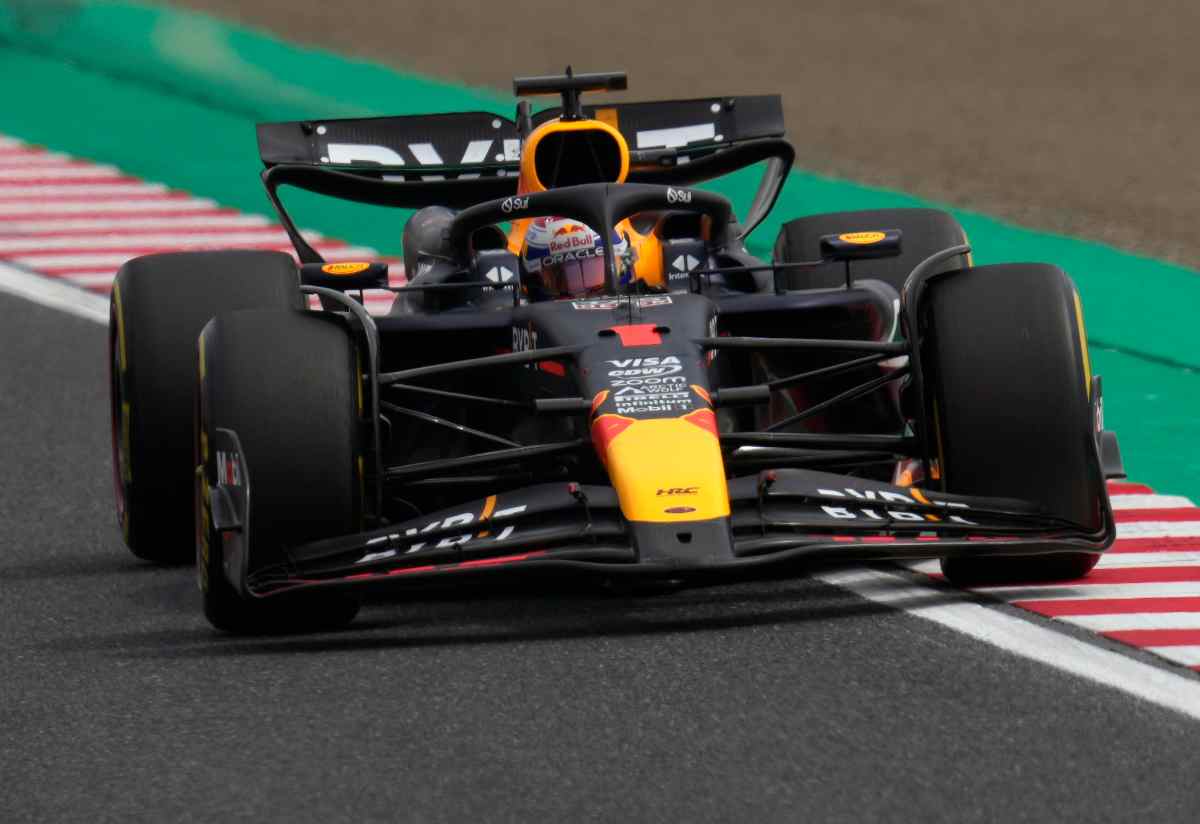 F1 Max Verstappen domina in Giappone