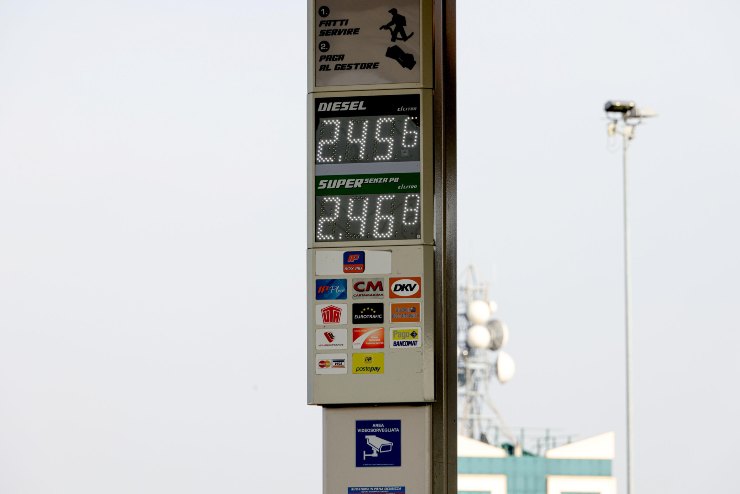 Rincaro prezzi benzina