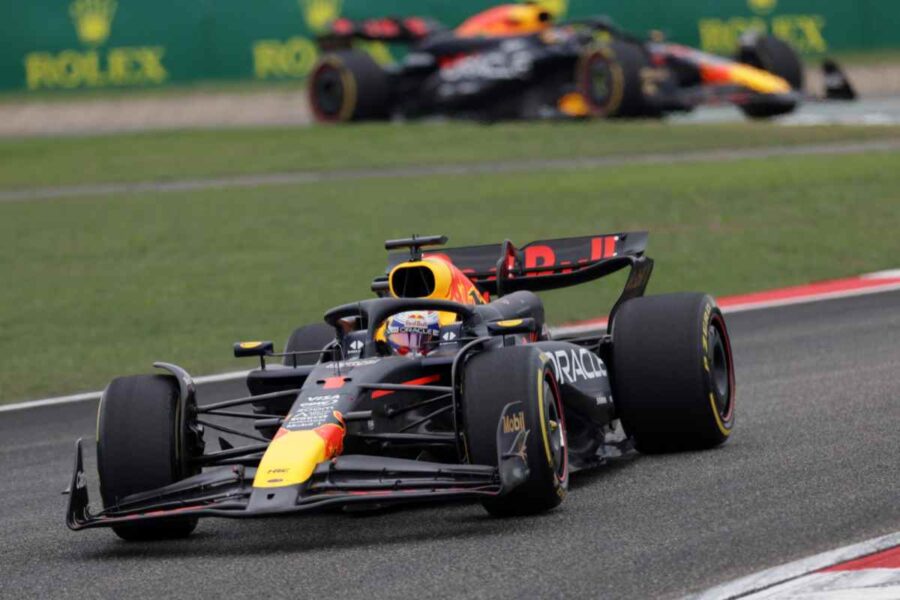 Verstappen segna la pole n.100 per la RB