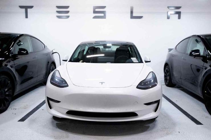 Tesla Model 3 prezzo crollato