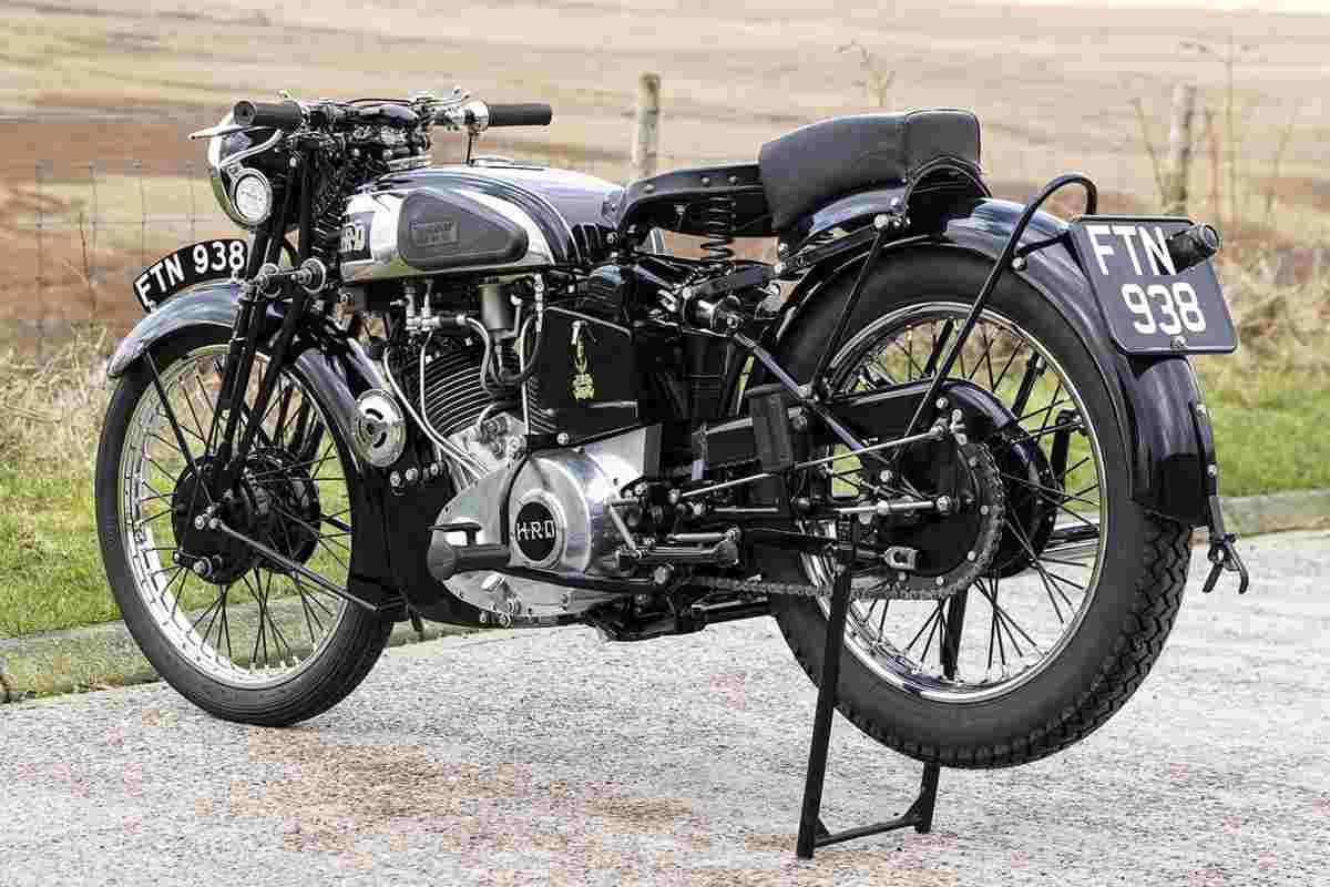 Bonhams ha messo all'asta delle moto incredibili