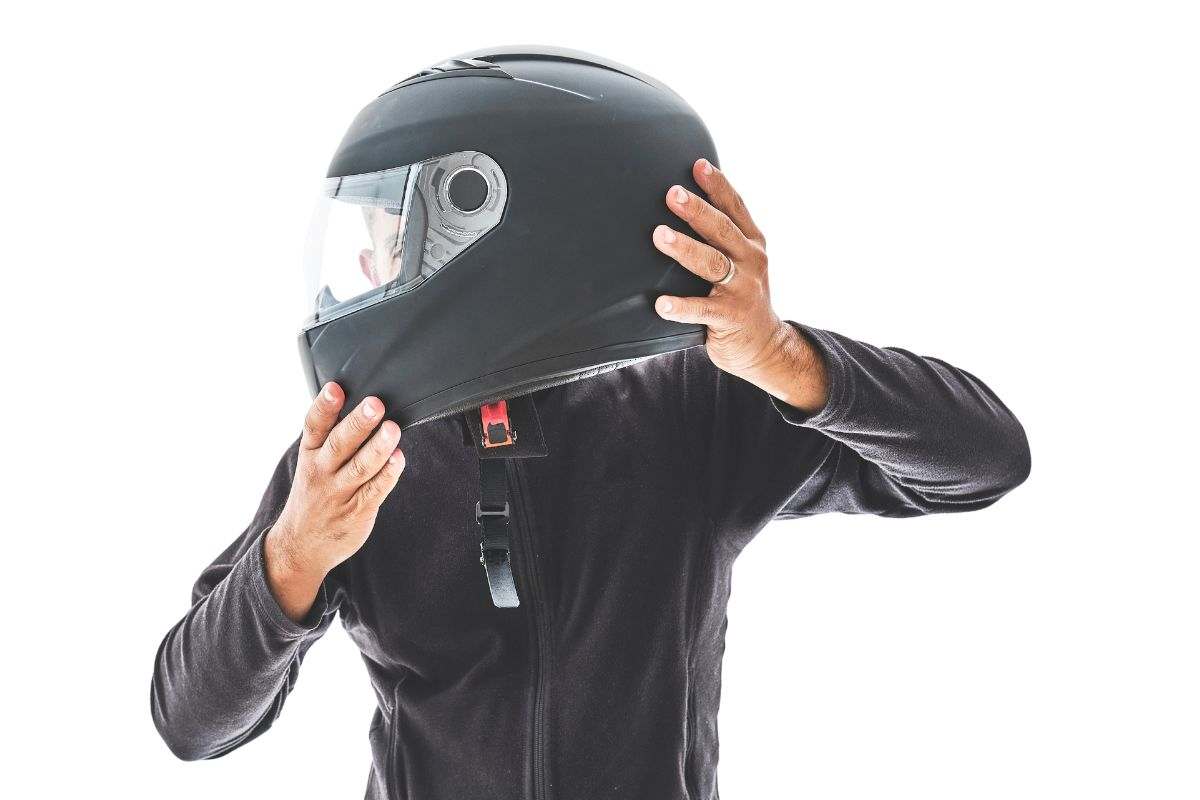 Casco da moto, cambia tutto ora: la nuova omologazione è una svolta epocale