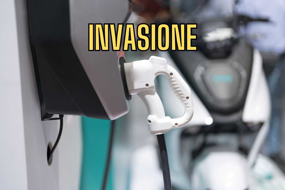 Invasione di moto elettriche, ora è boom totale: cambia tutto