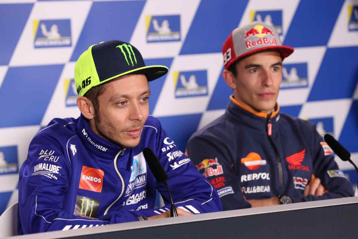 Valentino Rossi ci va giù pesante: la frase per Bagnaia è un'altra stoccata a Marquez?