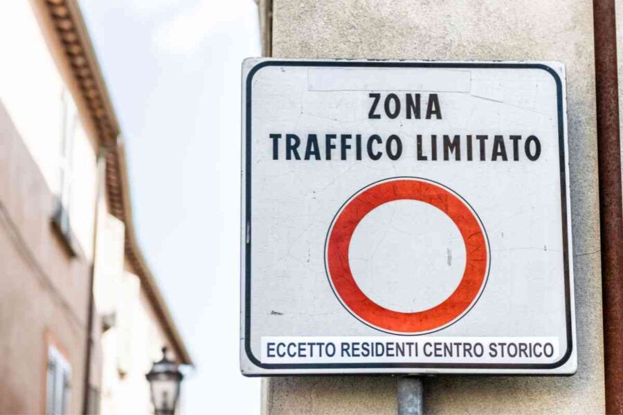 Nuova ZTL, esplode il caos in Italia: è una mazzata per gli esercenti