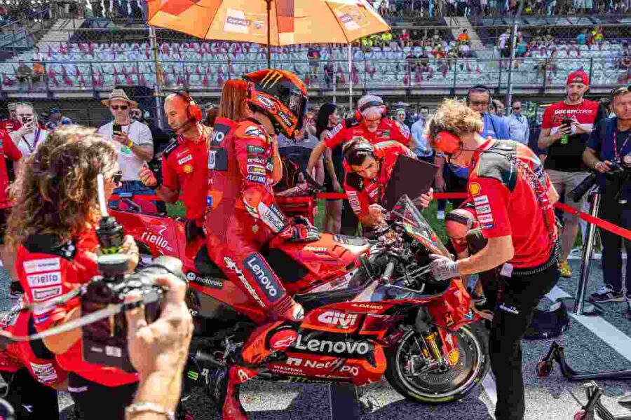 MotoGP meccanici ecco quanto guadagnano