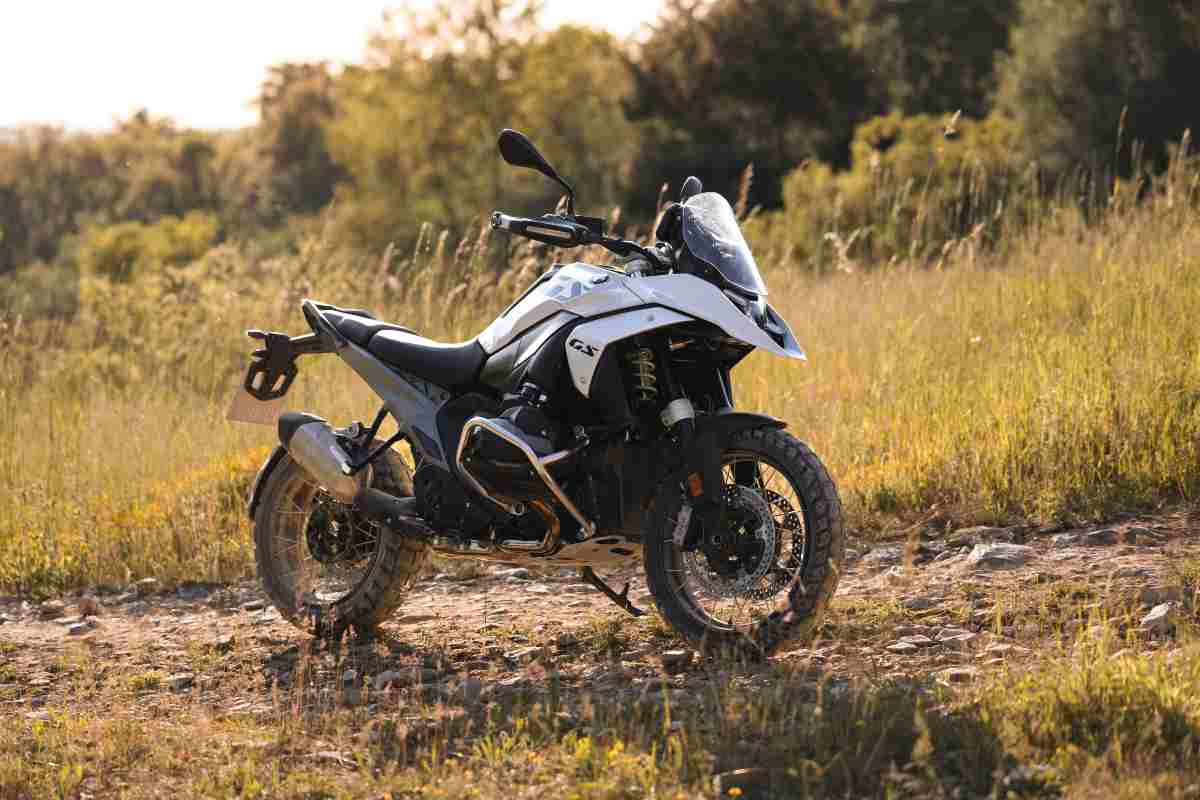 BMW R 1300 GS, ma quanto va forte il nuovo modello? Accelerazione e velocità da far impallidire, i dati