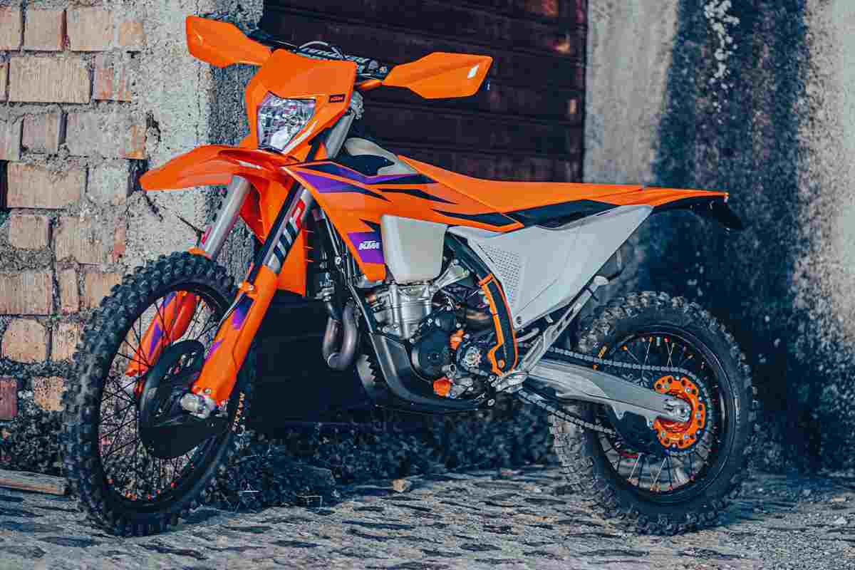 Avventurose e a basso prezzo: queste moto enduro hanno mandato in tilt il mercato