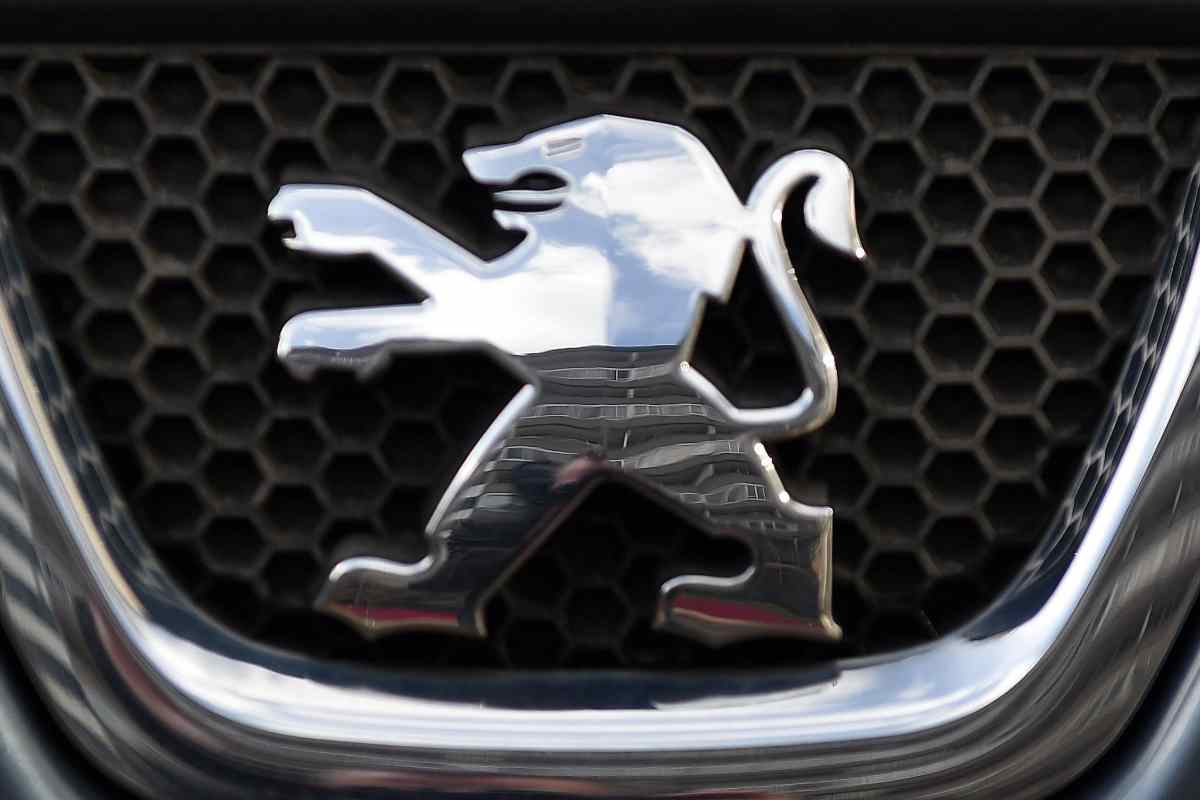 Moto elettrica, la rivoluzione Peugeot: 125 potentissimo dal look spaziale