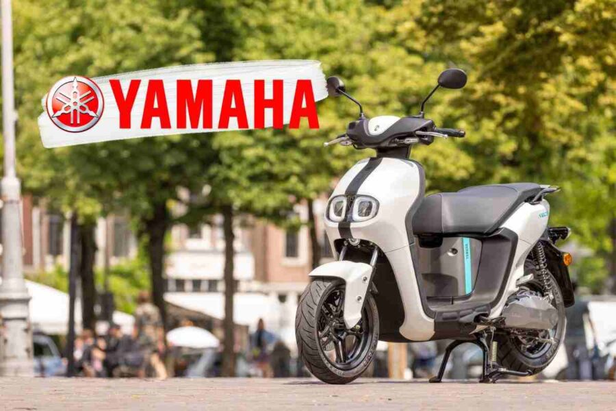 Sforbiciata al prezzo per il nuovo scooter Yamaha, con l'Ecobonus costa quasi la metà: sconto immediato