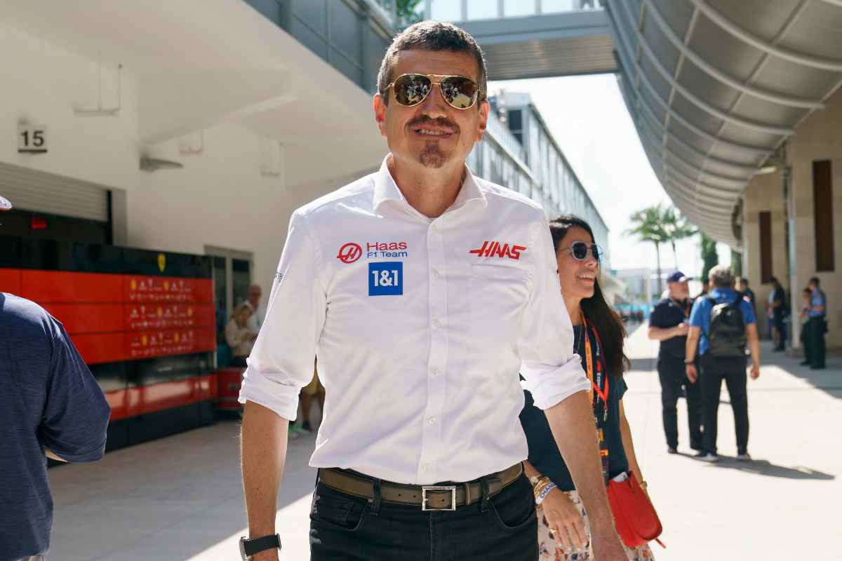Gunther Steiner nel paddock della F1
